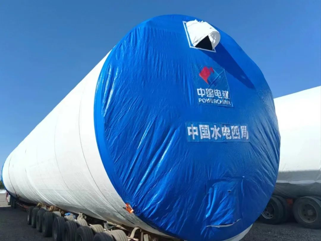 近日，河鋼集團舞鋼公司生產的一批風電項目用鋼板如期發往客戶，將用于新彊吐魯番市重點能源項目——廣東能源托克遜縣100萬千瓦風電項目的風電塔筒制造。目前，舞鋼已累計向該項目供應風電項目用鋼板近2萬噸。