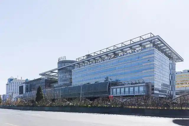 鋼鐵行業是全球工業體系中的重要支柱之一,其產品廣泛應用于基礎設施建設、機械制造、汽車工業等領域。隨著全球工業化進程的不斷深入,鋼鐵行業呈現出國際化競爭格局。在眾多鋼鐵制造企業中,有6家公司以其出色的經營業績和強大的市場地位脫穎而出,成為了世界鋼鐵制造業的領軍企業。 鋼鐵行業是全球工業體系中的重要支柱之一,其產品廣泛應用于基礎設施建設、機械制造、汽車工業等領域。隨著全球工業化進程的不斷深入,鋼鐵行業呈現出國際化競爭格局。在眾多鋼鐵制造企業中,有6家公司以其出色的經營業績和強大的市場地位脫穎而出,成為了世界鋼鐵制造業的領軍企業。